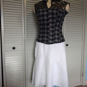 White linen size 14/16 skirt with lace insets